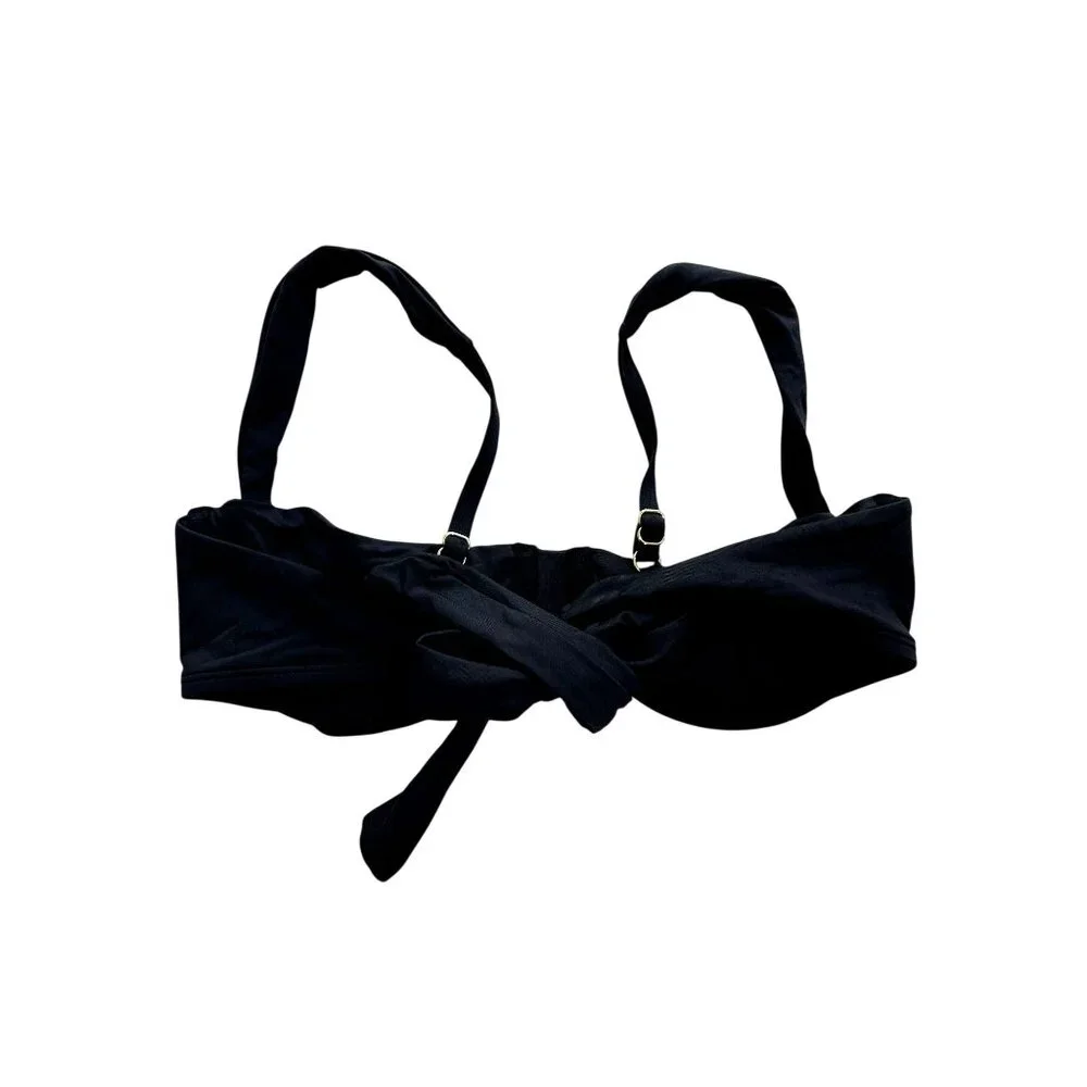MONDAY Swimwear Malibu Bikini Top in Black